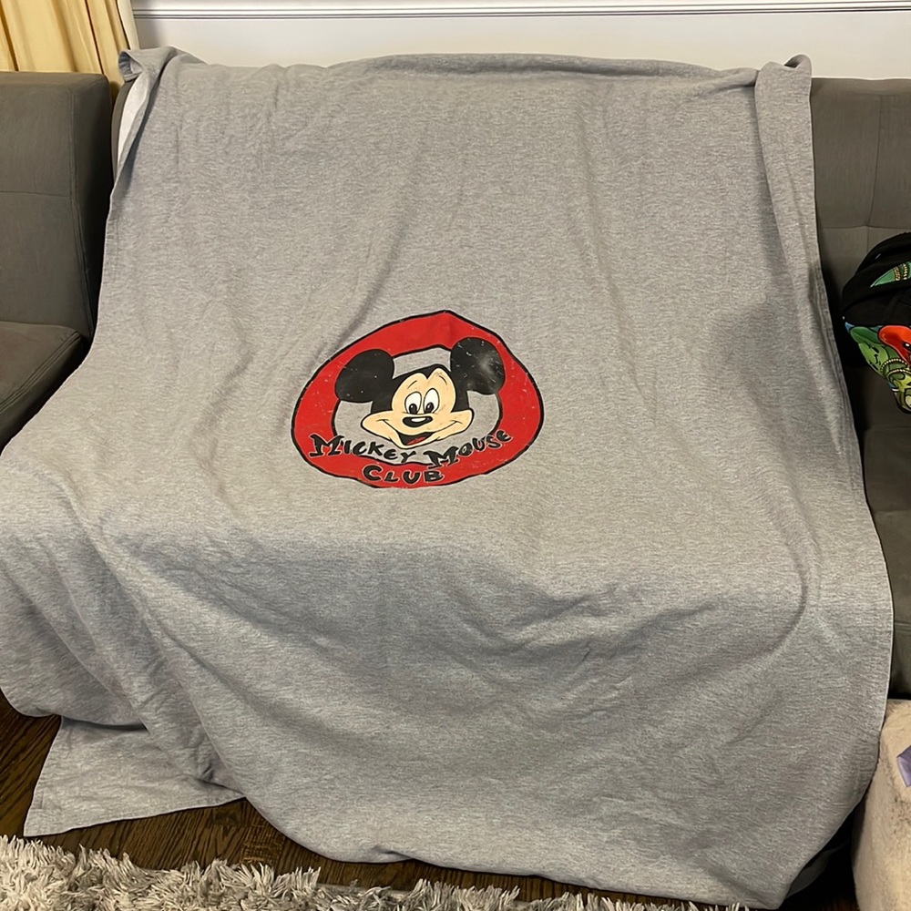 Mickey Mouse blanket. Great for a boys room!!!! Sweatshirt material!!! Amazing!!